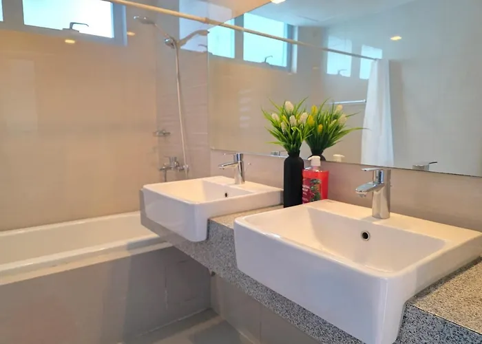 Bgc Uptown Parksuites Luxury Two Bedroom Zen Inspired Unit Steps To Mitsukoshi Grand Hyatt And St Lukes Apartment *